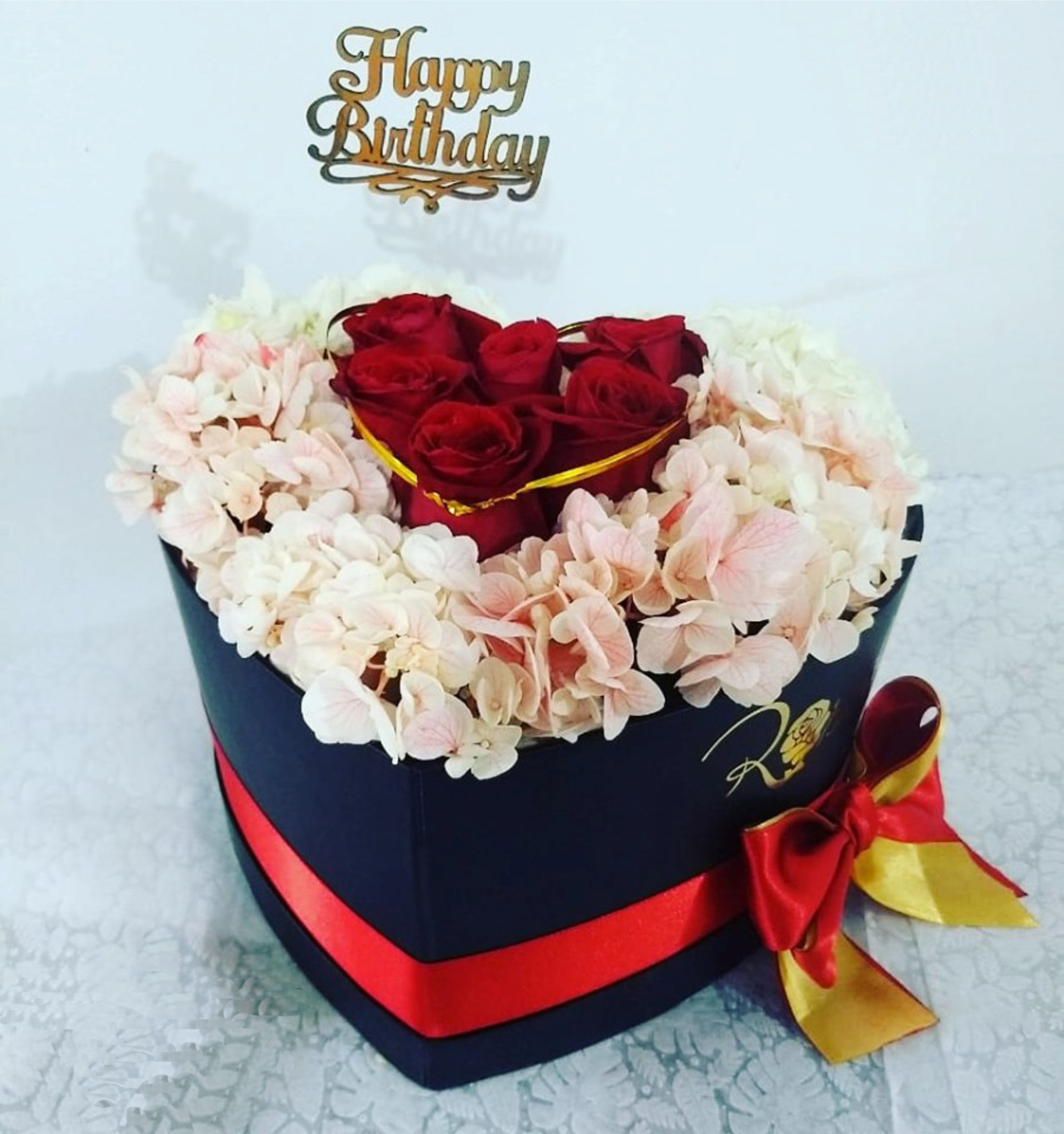 Box de hortensias y rosas – Florería Rosadeli